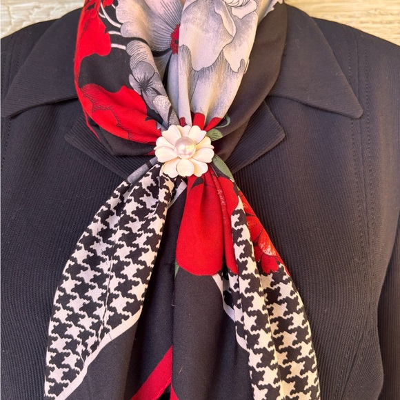 Floral Pearl Scarf Ring - Picture 8 of 14